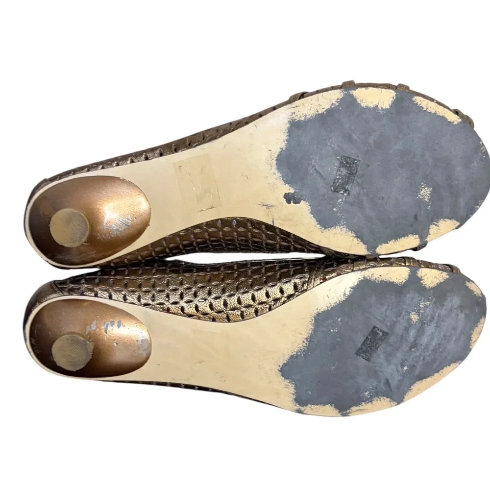 Jeffrey Campbell Bronze Metallic Kitten Heel Perforated Leather Women's Size 8.5 - Picture 5 of 6